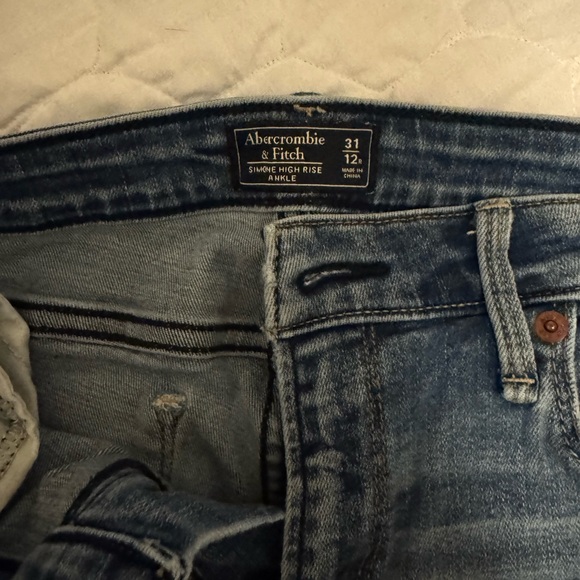 Abercrombie & Fitch Women's Jeans - Picture 2 of 5